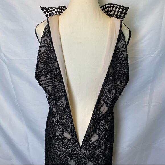 Nicole Miller Black Embroidered Applique Overlay High Neck Sheath Dress Size 12 - Picture 13 of 16